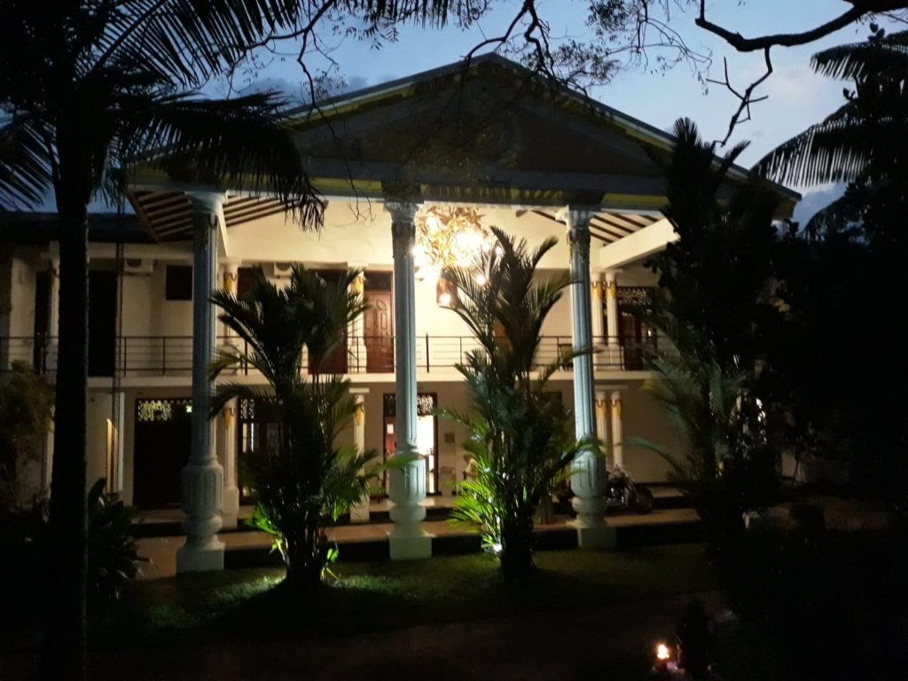 pure-nature-ayurveda-house-bei nacht